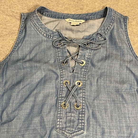 TOMMY Bahama chambray sleeveless top. - Picture 2 of 8